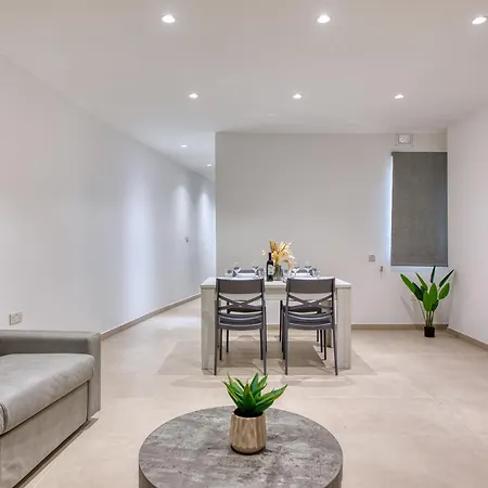New 2br In Centre By Sf Homes *