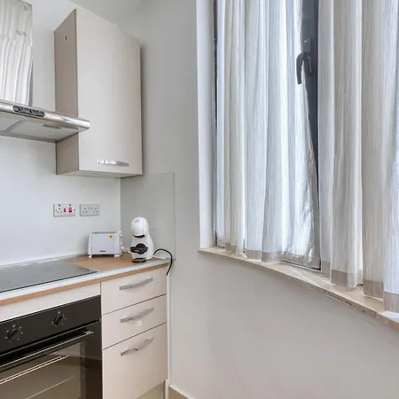 New 2br In Centre By Sf Homes